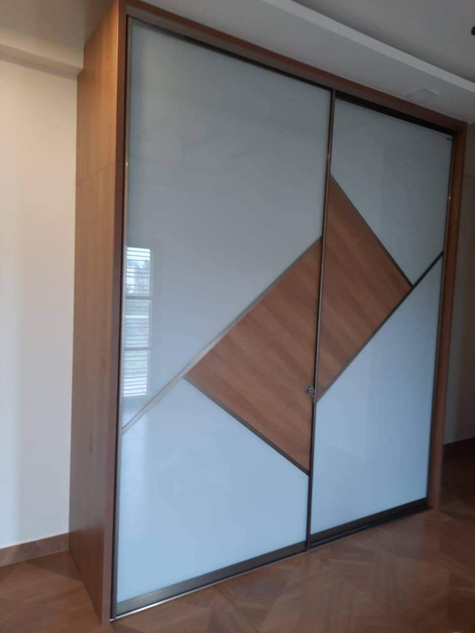 lacquer-glass-wardrobe-dealers-manufacturers-in-gurgaon-gurugram-india-top-dealers-manufacturers-in-gurgaon